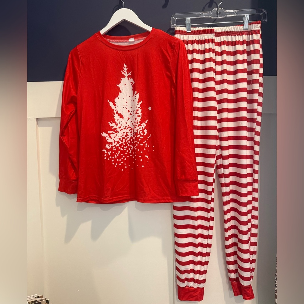 Women's Holiday Pajama Set - Cozy Long Sleeve Top & Striped Pants NWOT Size M